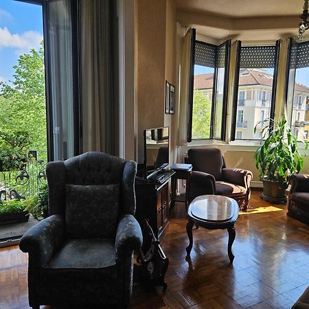 Homegallery - Elegante Appartamento Milanese Екстериор снимка