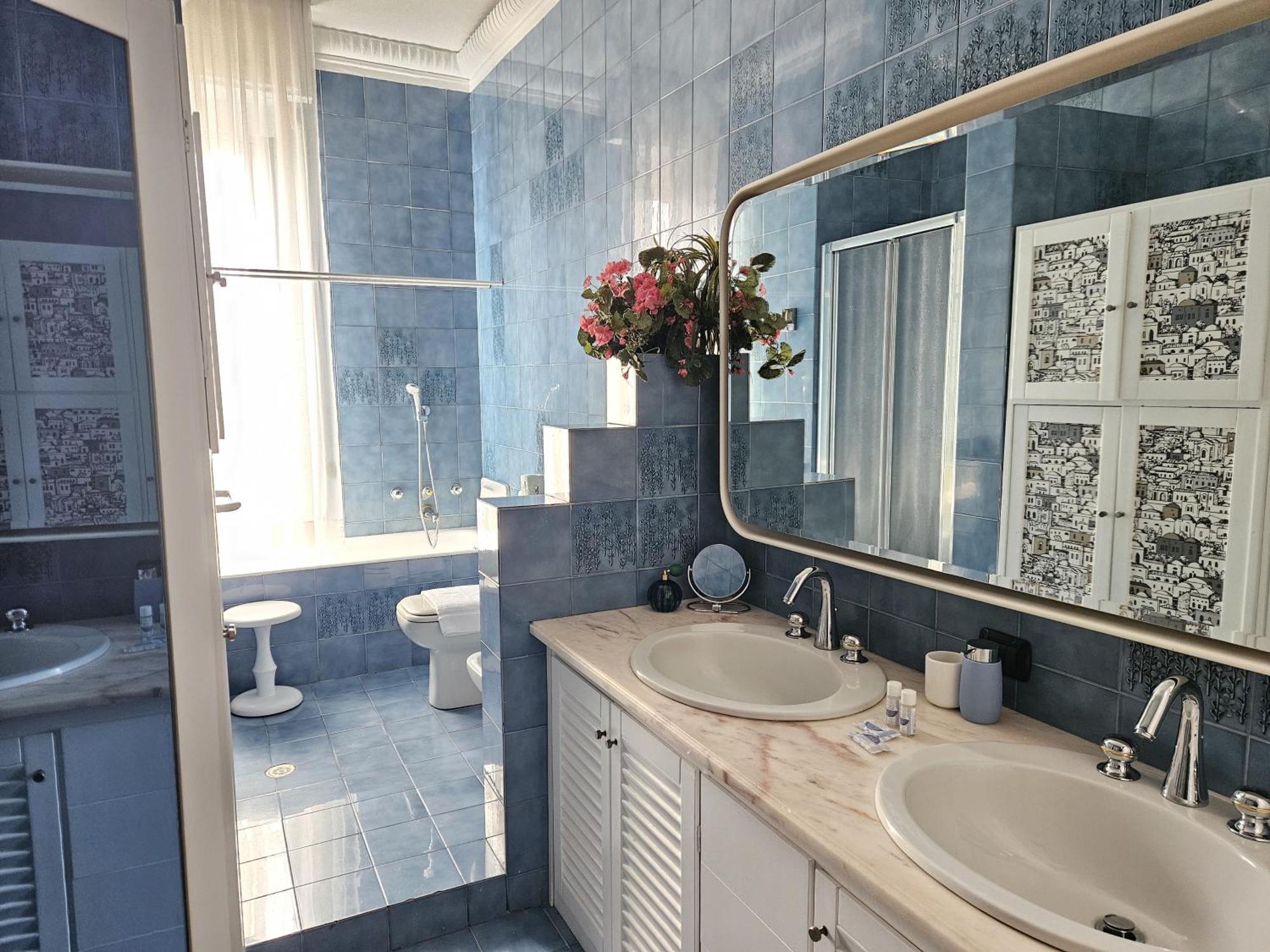 Homegallery - Elegante Appartamento Milanese Екстериор снимка