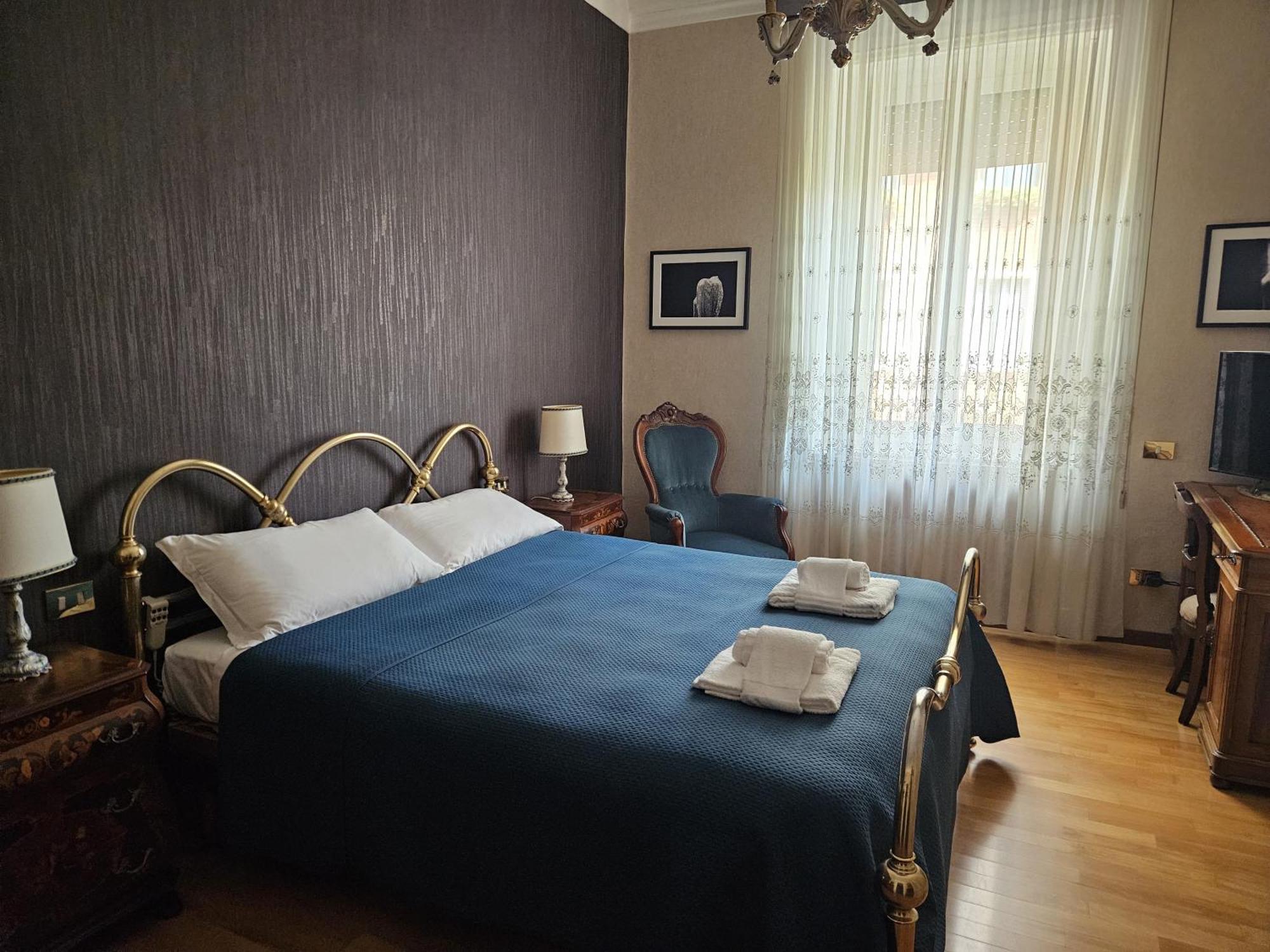 Homegallery - Elegante Appartamento Milanese Екстериор снимка