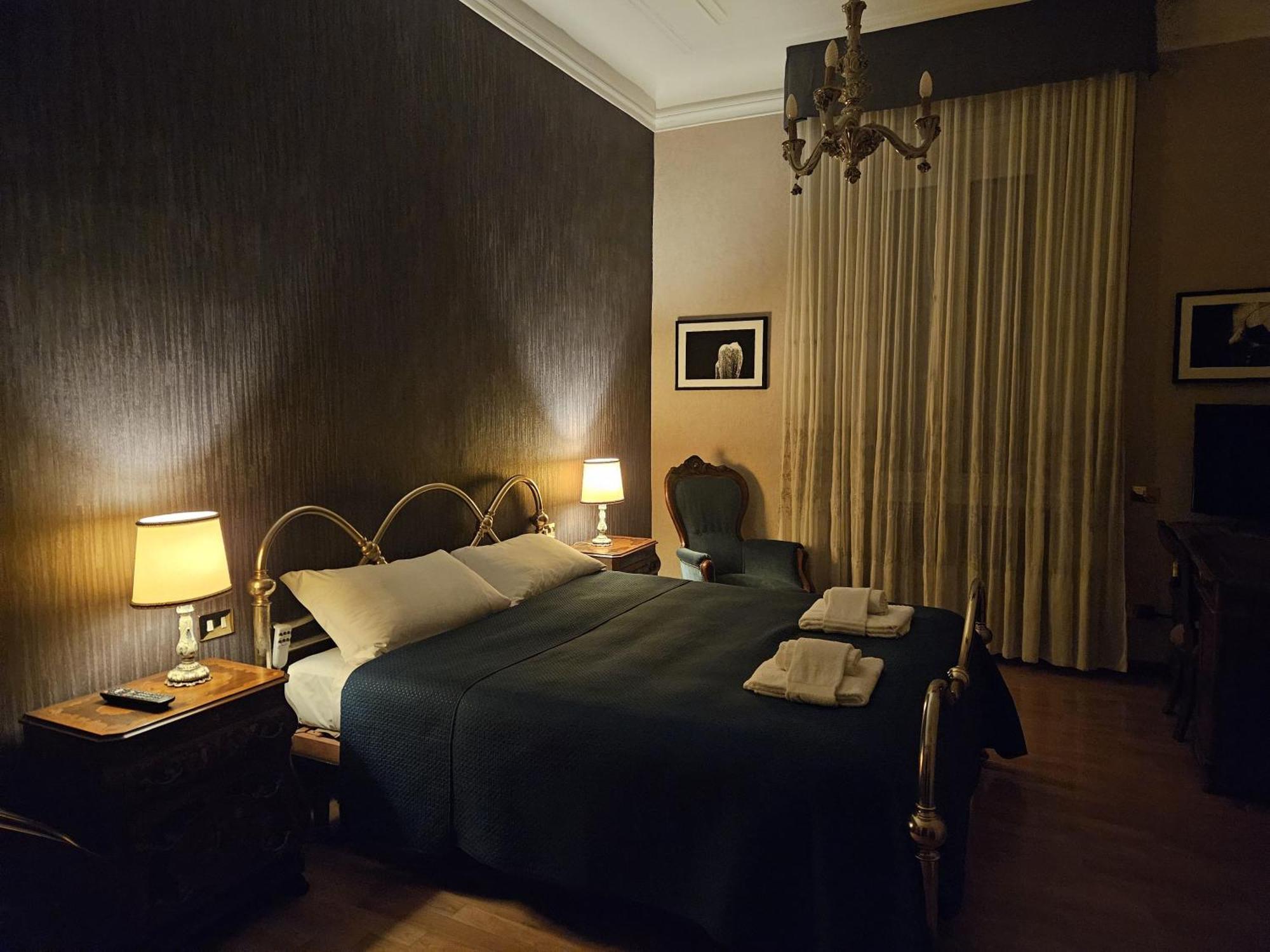 Homegallery - Elegante Appartamento Milanese Екстериор снимка