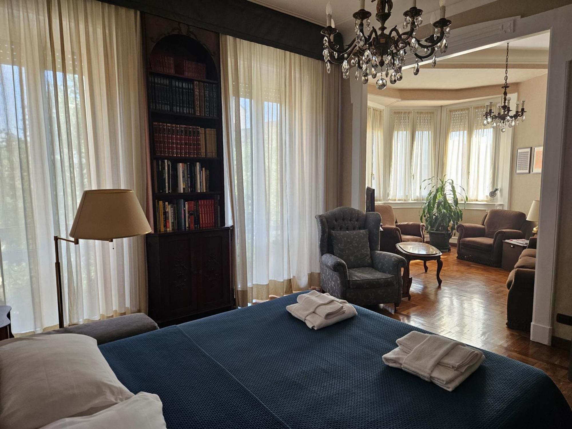 Homegallery - Elegante Appartamento Milanese Екстериор снимка
